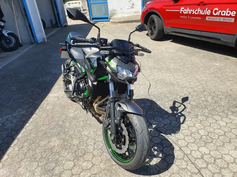 Roller 50 ccm (45 km/h, ABS)